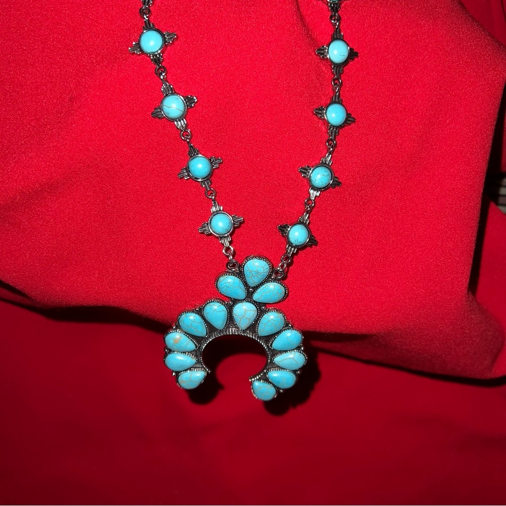 Noire B. Necklace NWT